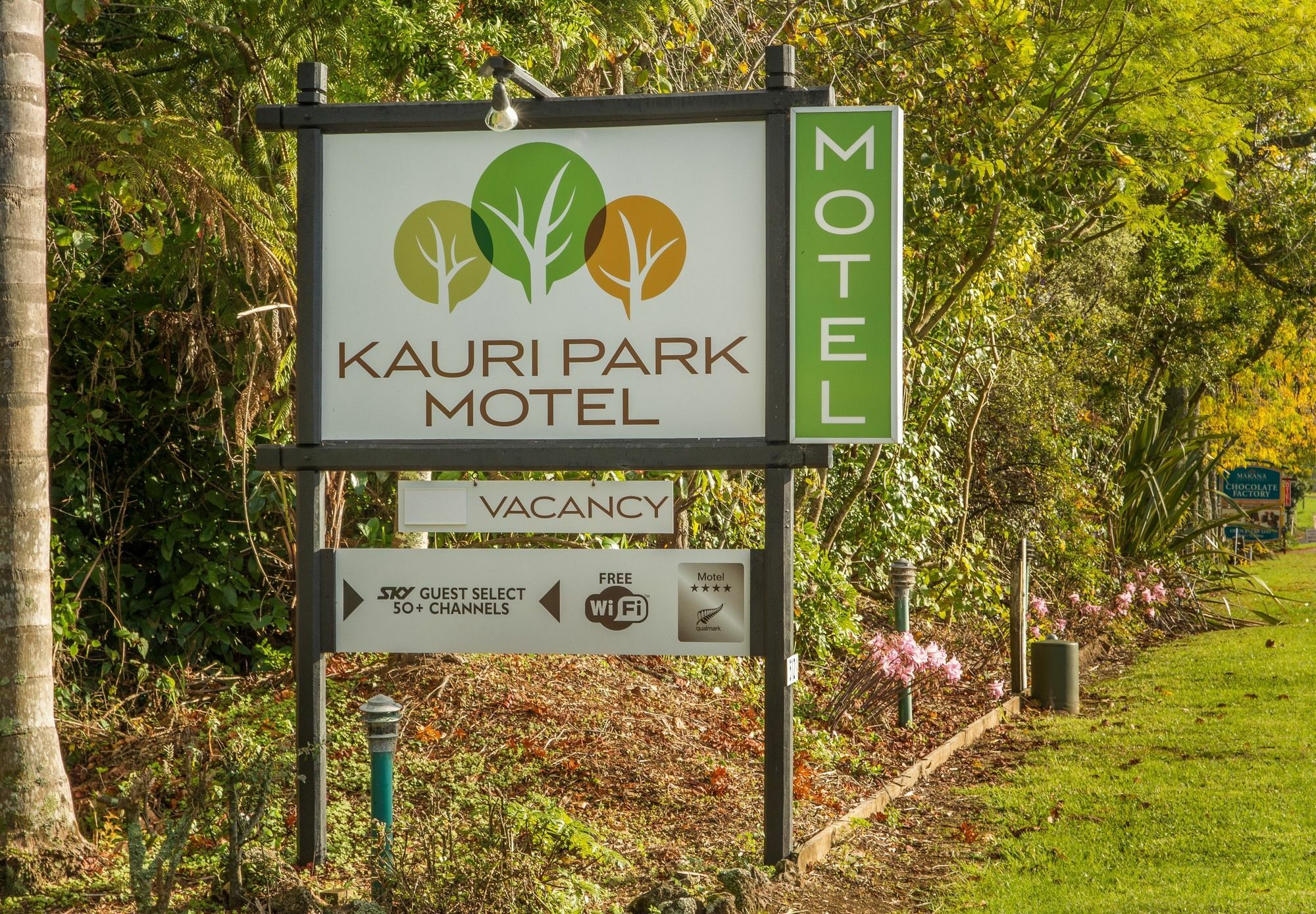 Kauri Park Motel เคริเคริ ภายนอก รูปภาพ